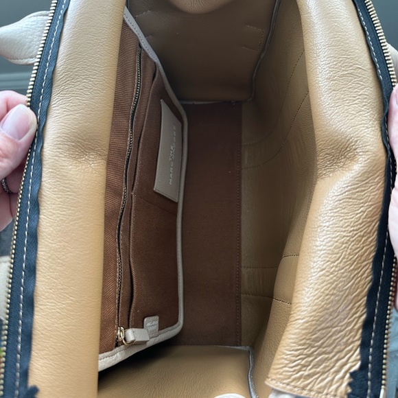 Marc Jacobs The Leather Medium Tote Bag in Twine - Picture 9 of 12